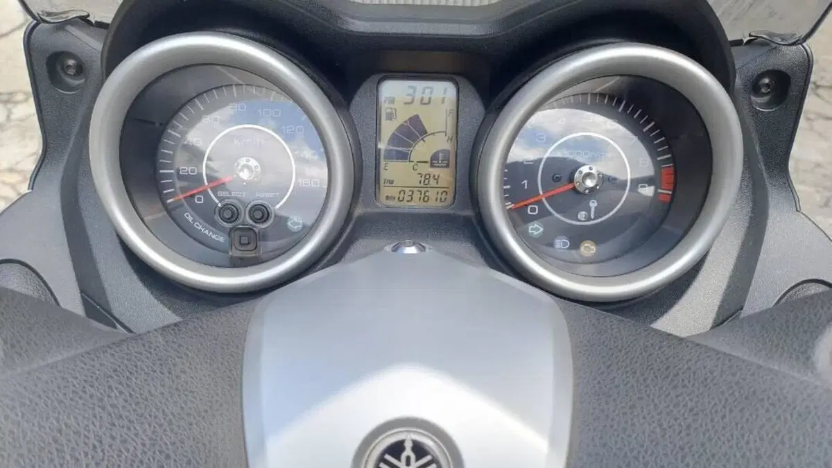 Yamaha X-Max 250 (2010 - 13)  (4)