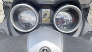 Yamaha X-Max 250 (2010 - 13)  (4)