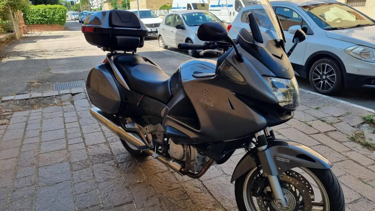 Honda Deauville 700 ABS  (2)