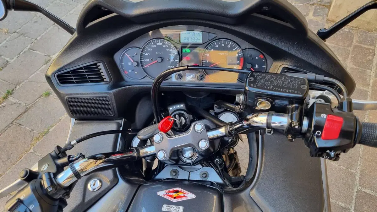 Honda Deauville 700 ABS  (6)