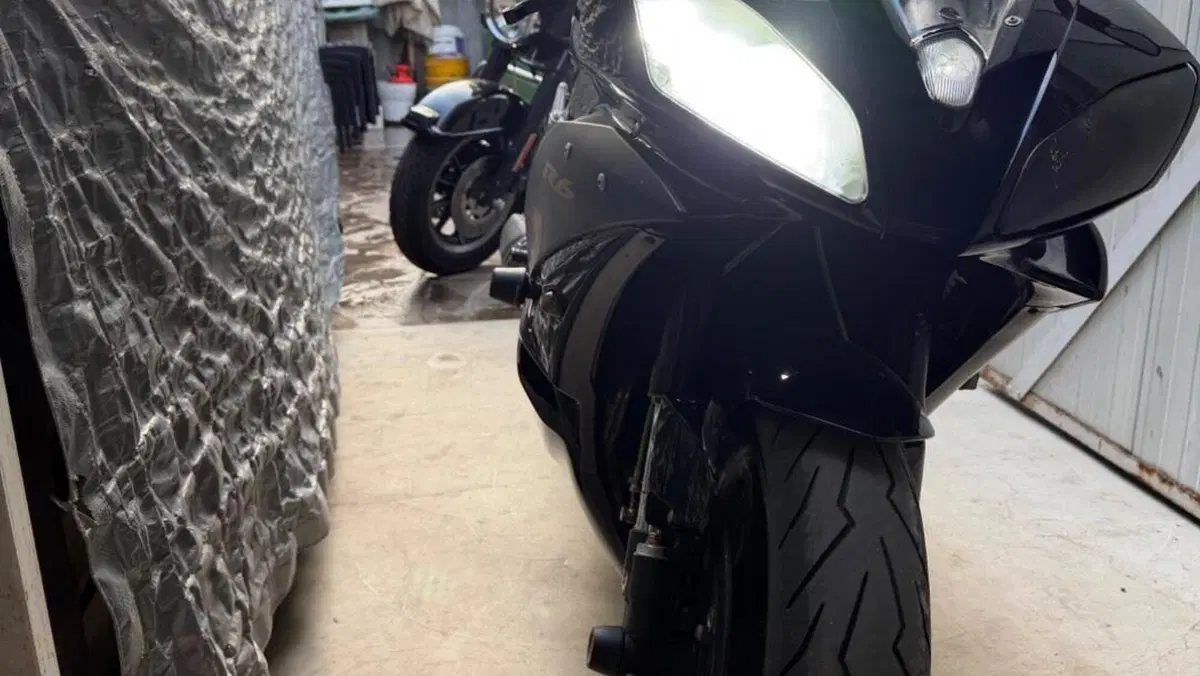 Yamaha YZF R6 (2006 - 07)  (2)