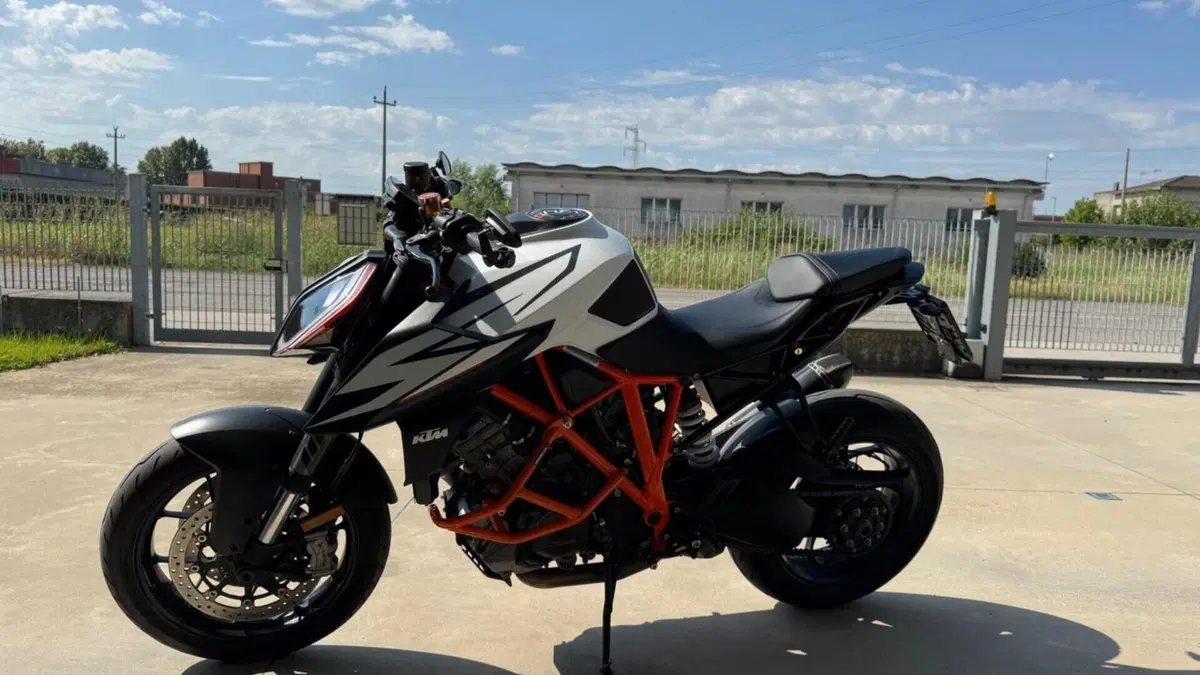 KTM 1290 Super Duke R (2019)  (2)