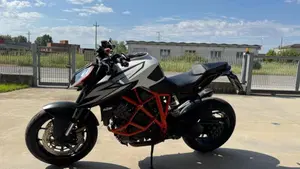 KTM 1290 Super Duke R (2019)  (2)