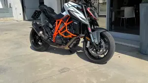 KTM 1290 Super Duke R (2019)  (3)