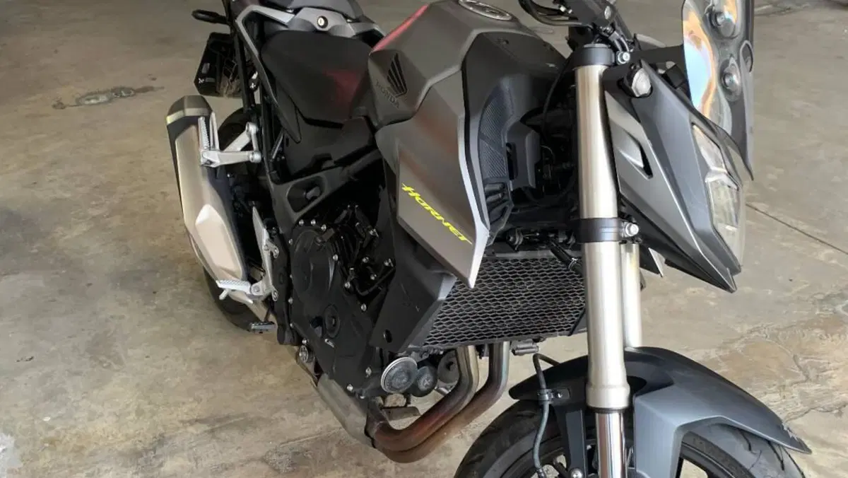 Honda CB 750 Hornet (2025)  (2)