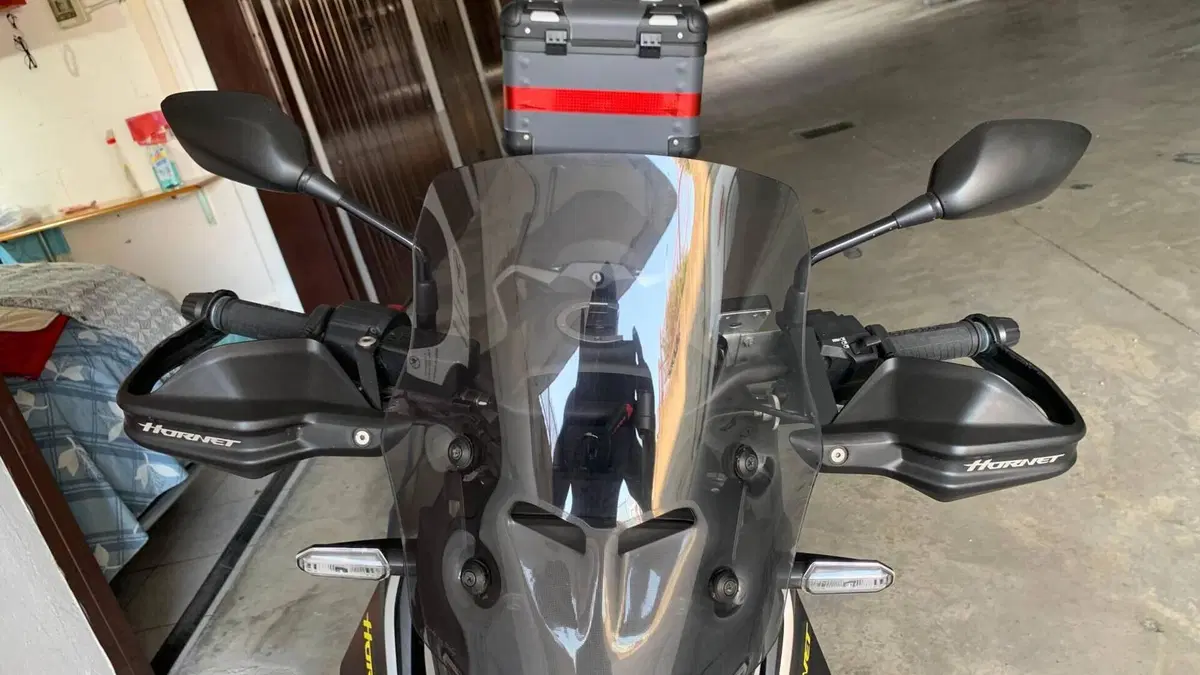 Honda CB 750 Hornet (2025)  (3)