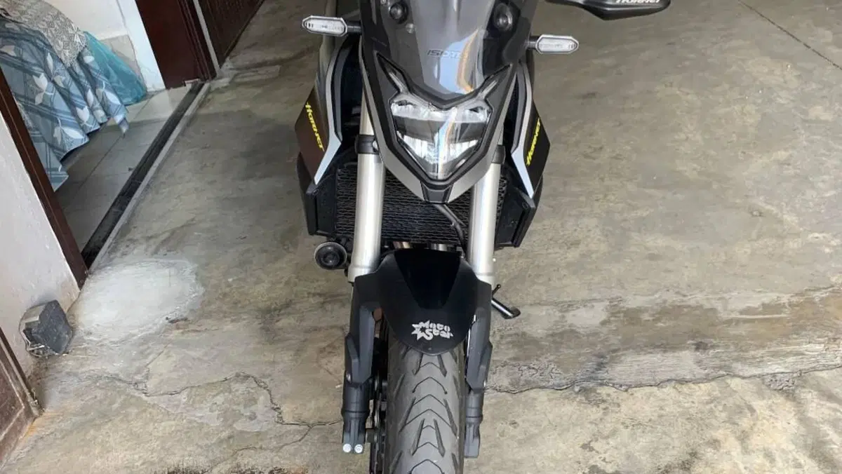 Honda CB 750 Hornet (2025)  (4)