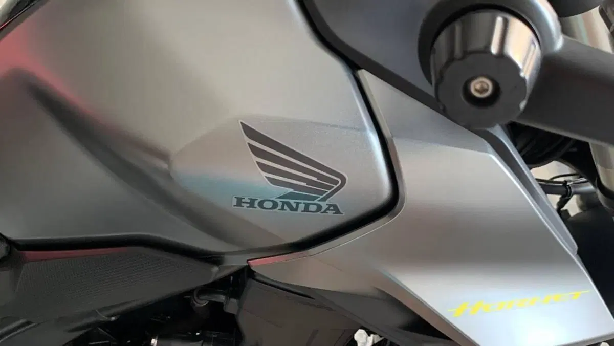 Honda CB 750 Hornet (2025)  (6)