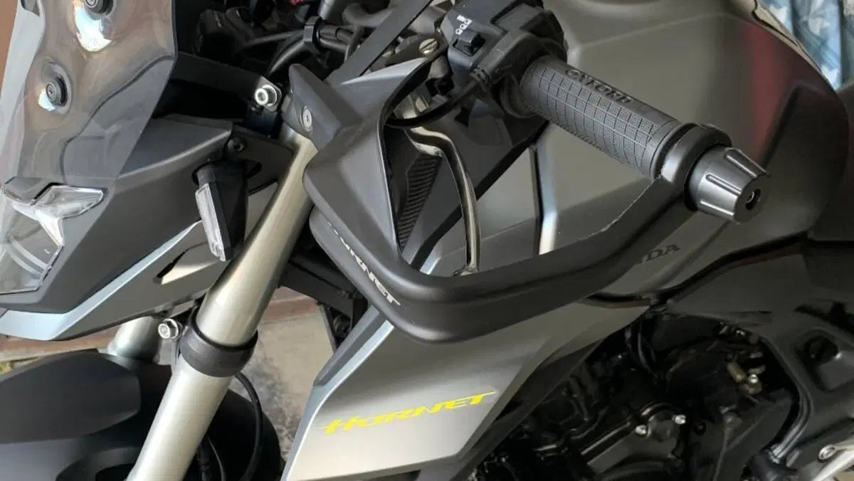 Honda CB 750 Hornet (2025)  (7)