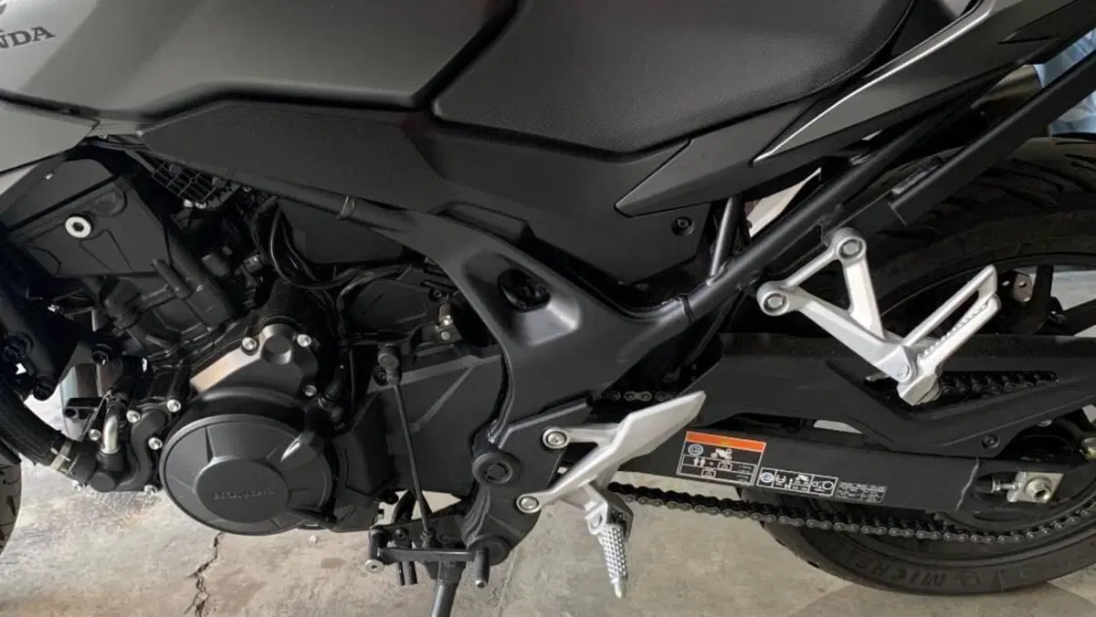 Honda CB 750 Hornet (2025)  (8)