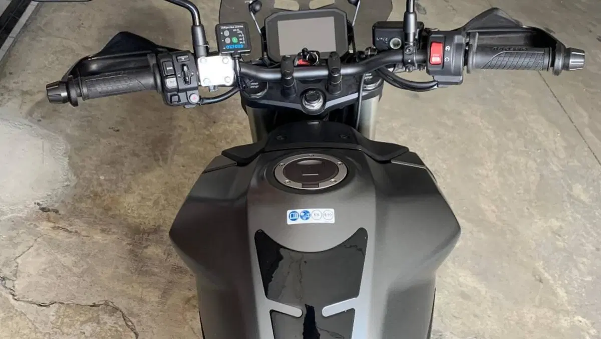 Honda CB 750 Hornet (2025)  (12)