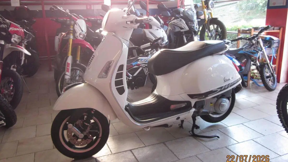 Vespa GTS 300 Super ABS (2014 - 16)  (2)