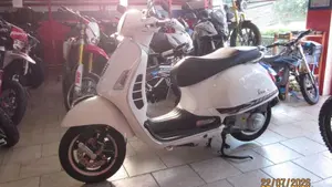 Vespa GTS 300 Super ABS (2014 - 16)  (2)