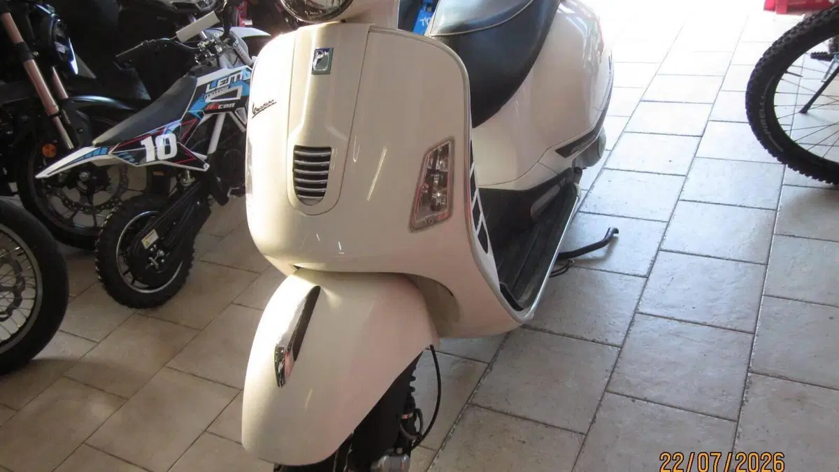 Vespa GTS 300 Super ABS (2014 - 16)  (3)