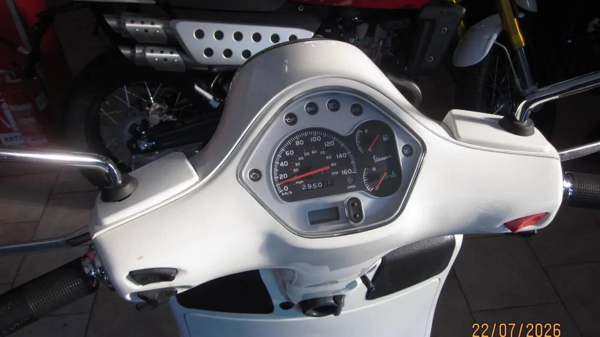 Vespa GTS 300 Super ABS (2014 - 16)  (7)