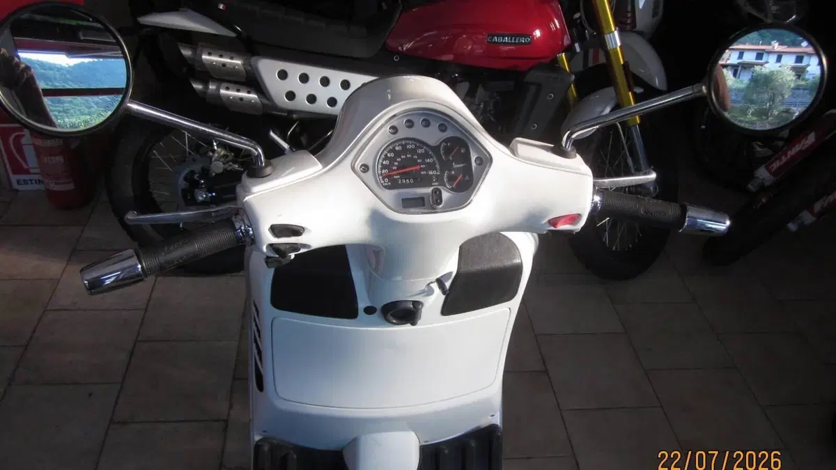 Vespa GTS 300 Super ABS (2014 - 16)  (8)