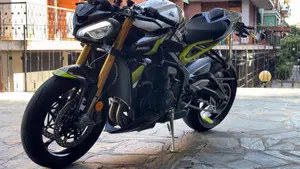 Triumph Street Triple 765 Moto2 (2026)  (2)