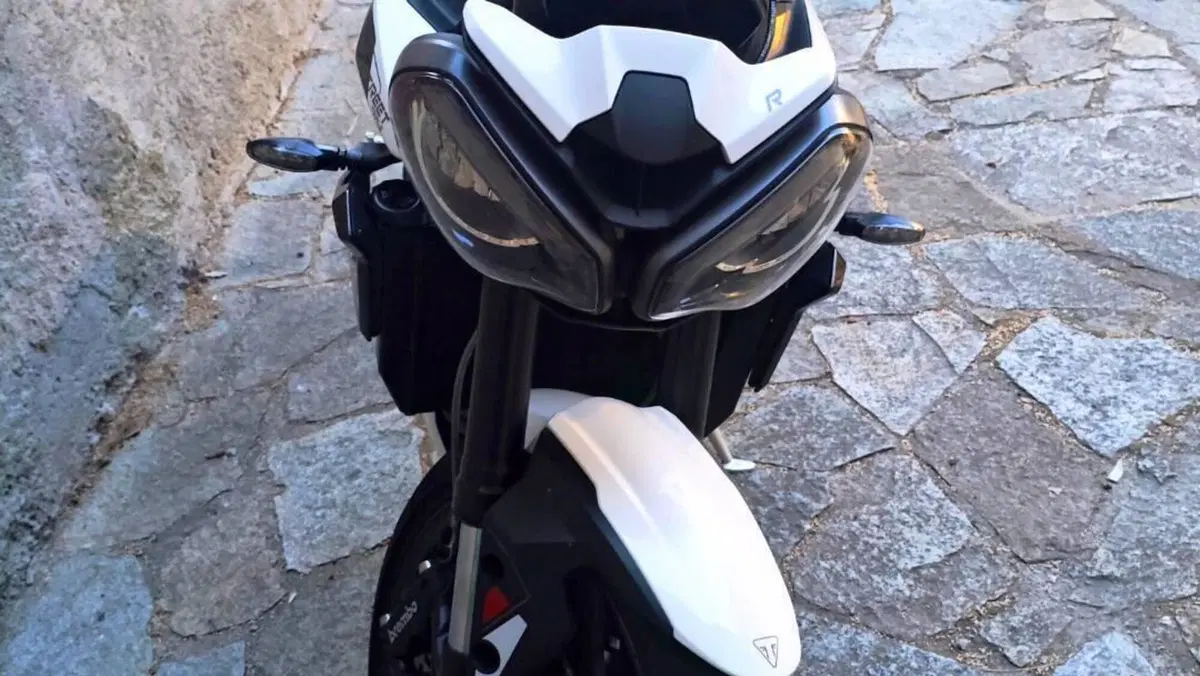 Triumph Street Triple 765 R (2023 - 26)  (2)