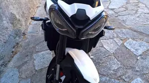 Triumph Street Triple 765 R (2023 - 26)  (2)