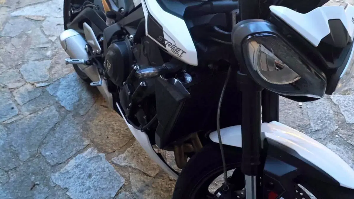 Triumph Street Triple 765 R (2023 - 26)  (3)
