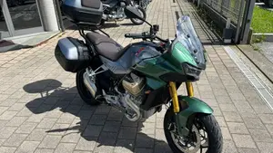 Moto Guzzi V100 Mandello S (2022 - 24)  (4)