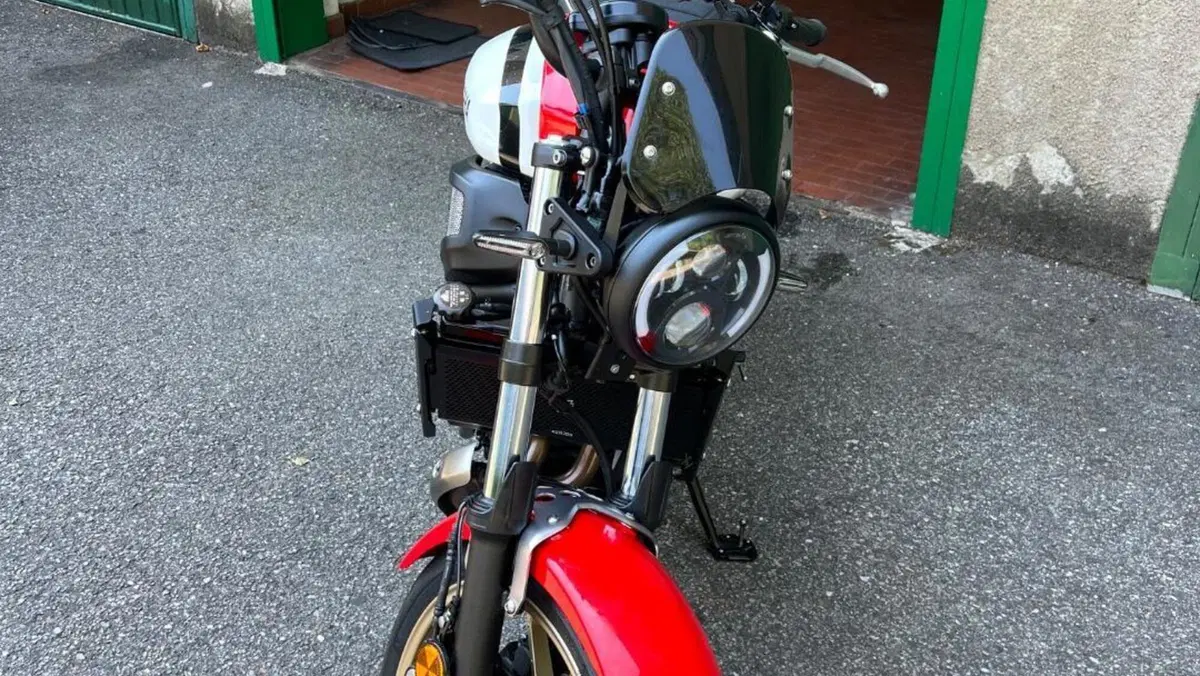 Yamaha XSR 700 XTribute (2021)  (3)