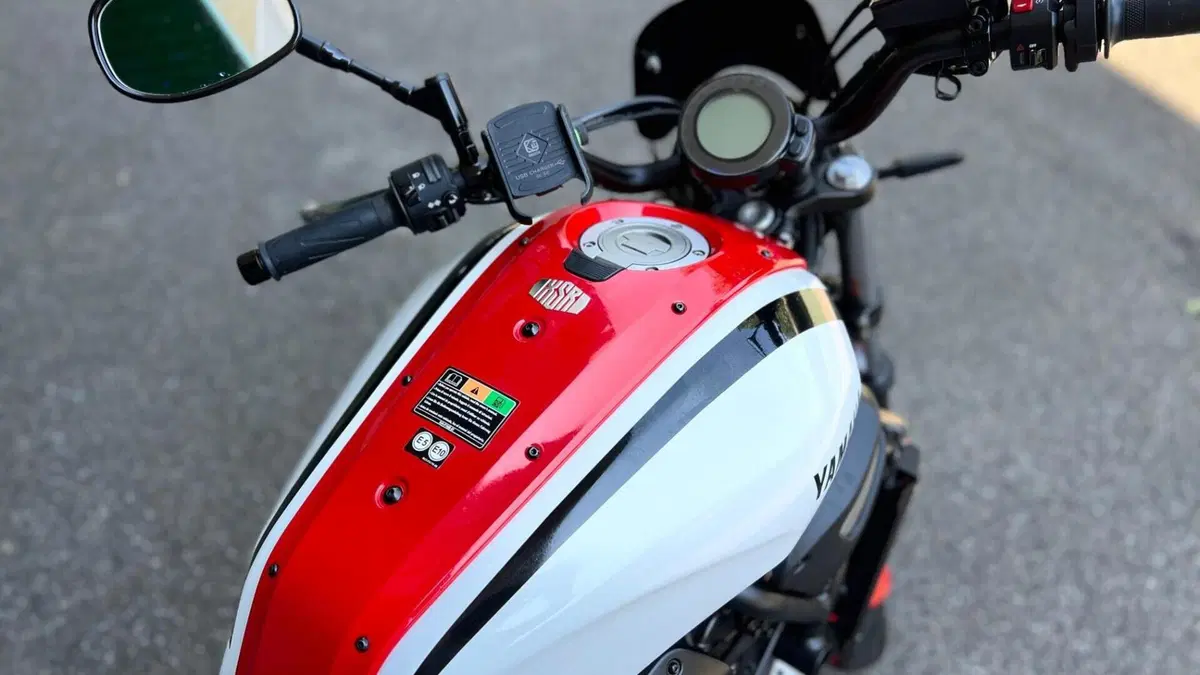 Yamaha XSR 700 XTribute (2021)  (6)