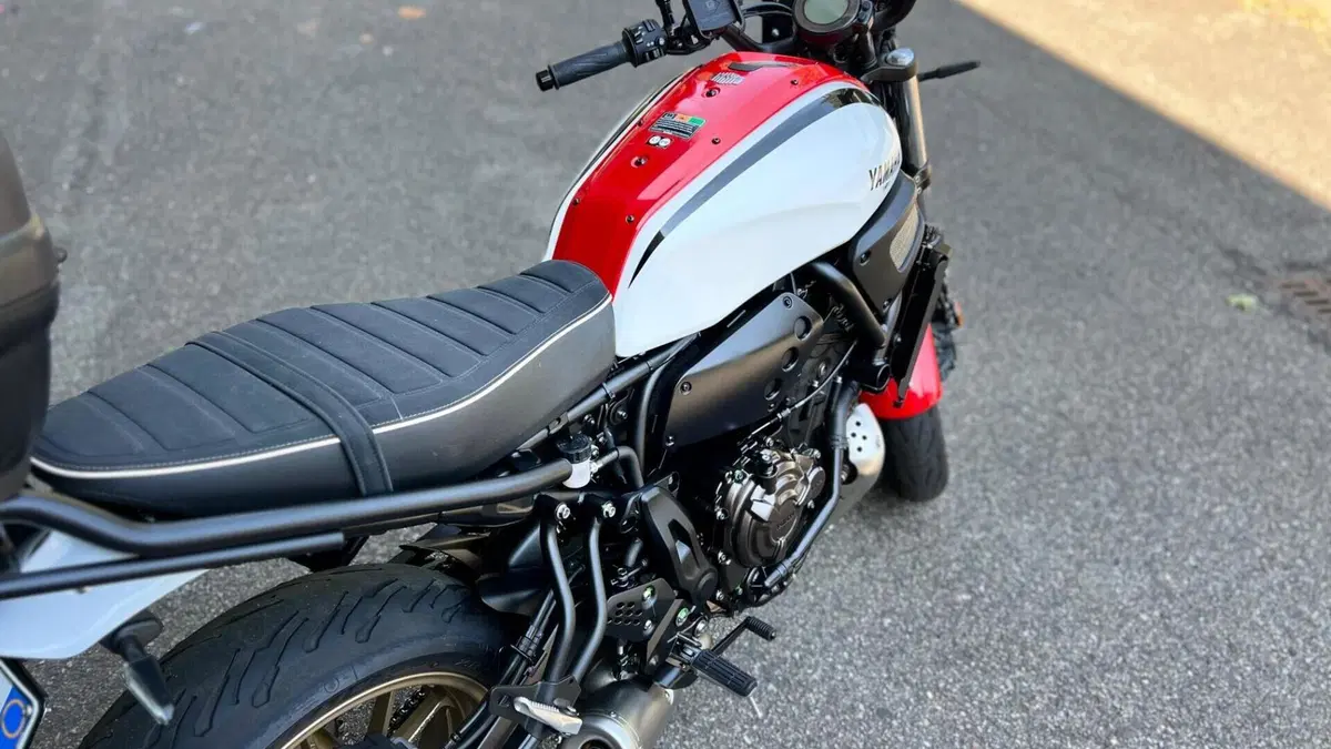 Yamaha XSR 700 XTribute (2021)  (7)