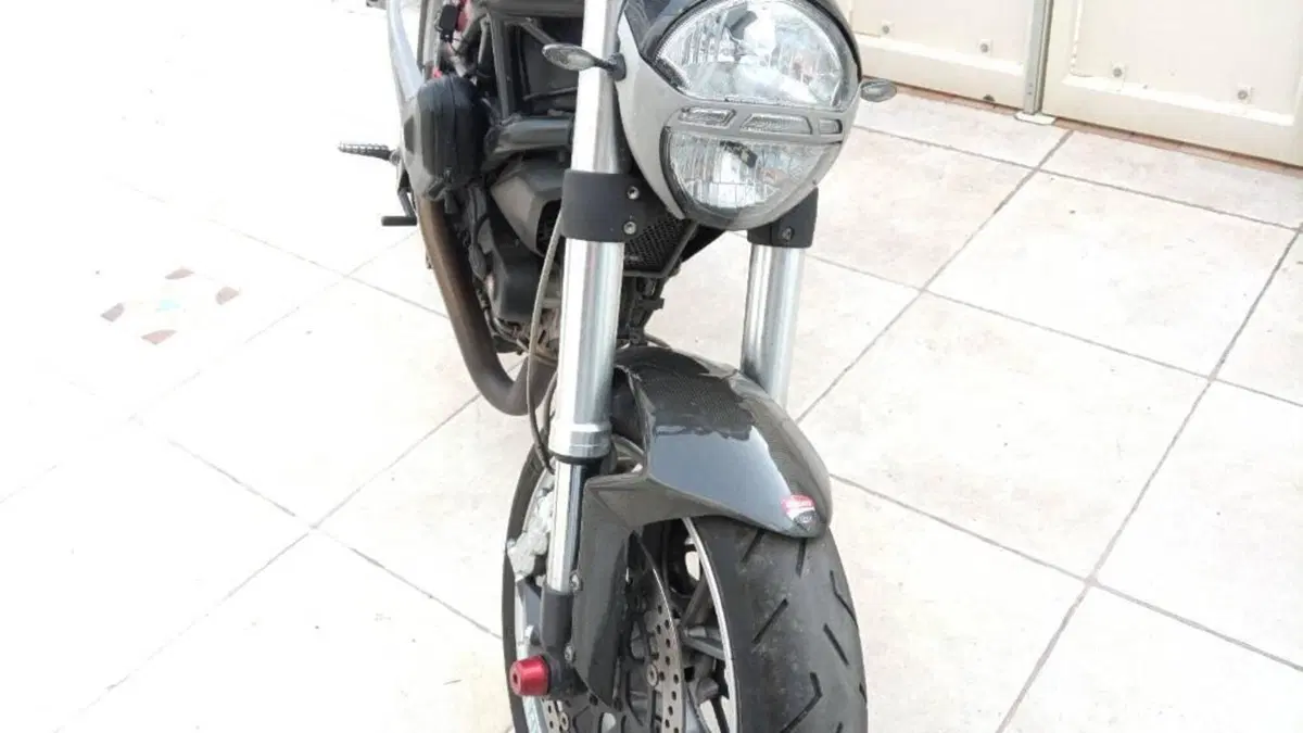 Ducati Monster 1100 (2009 -10)  (4)