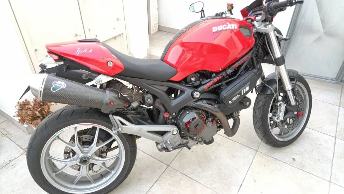 Ducati Monster 1100 (2009 -10)  (5)