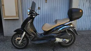 Piaggio Beverly Tourer 300  (2)