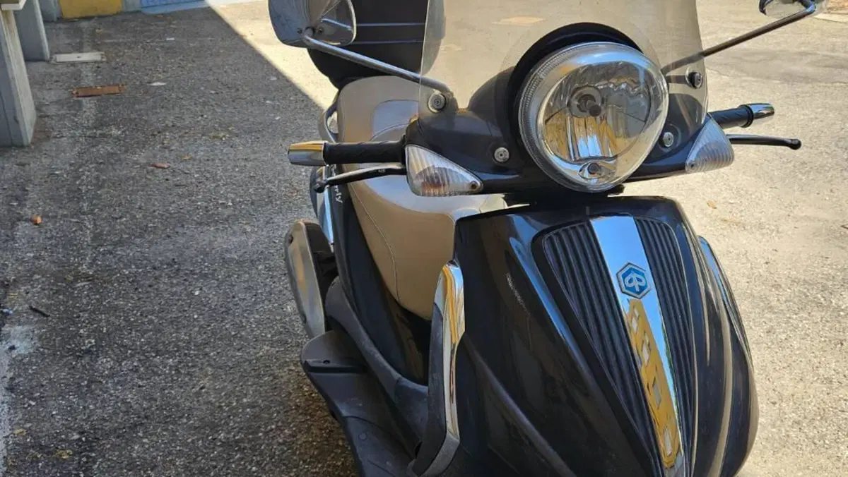 Piaggio Beverly Tourer 300  (3)