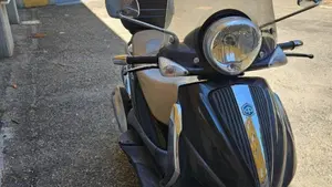 Piaggio Beverly Tourer 300  (3)