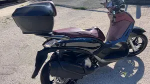 Piaggio Beverly 350 SportTouring ie ABS (2011 - 17)  (2)