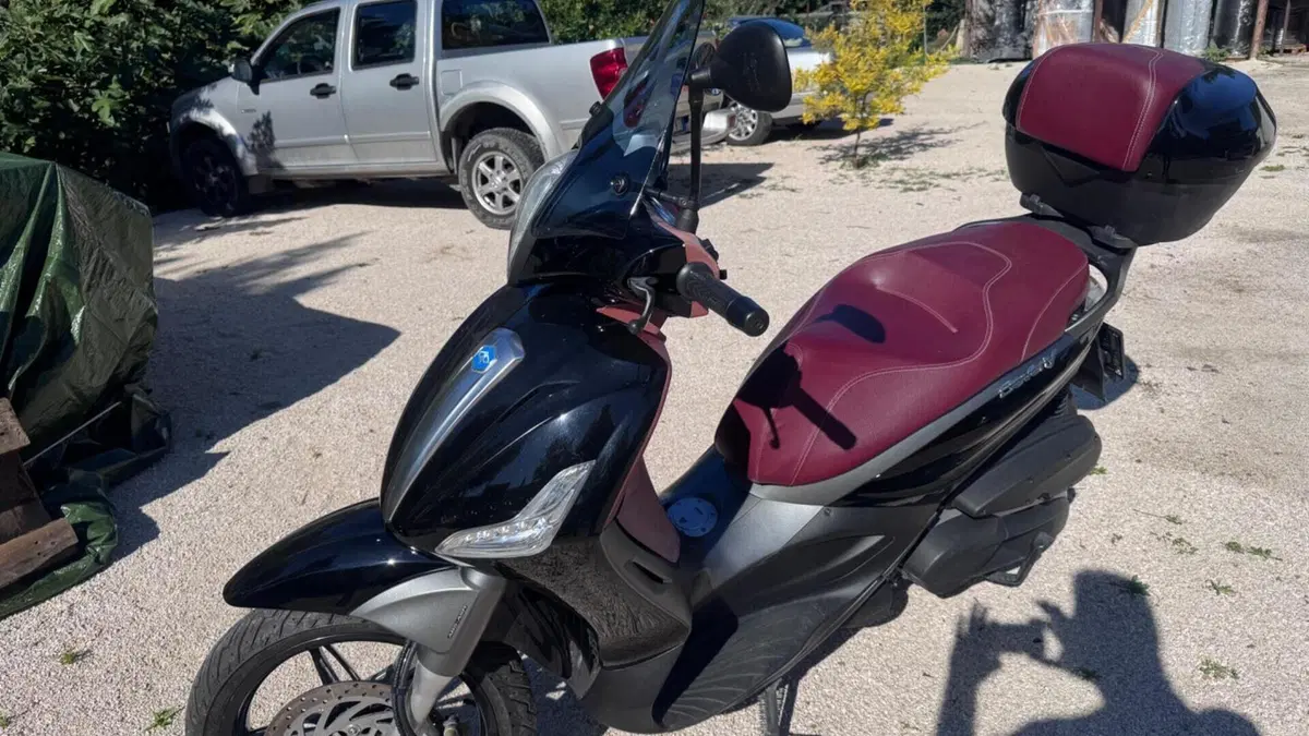 Piaggio Beverly 350 SportTouring ie ABS (2011 - 17)  (4)