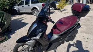 Piaggio Beverly 350 SportTouring ie ABS (2011 - 17)  (4)