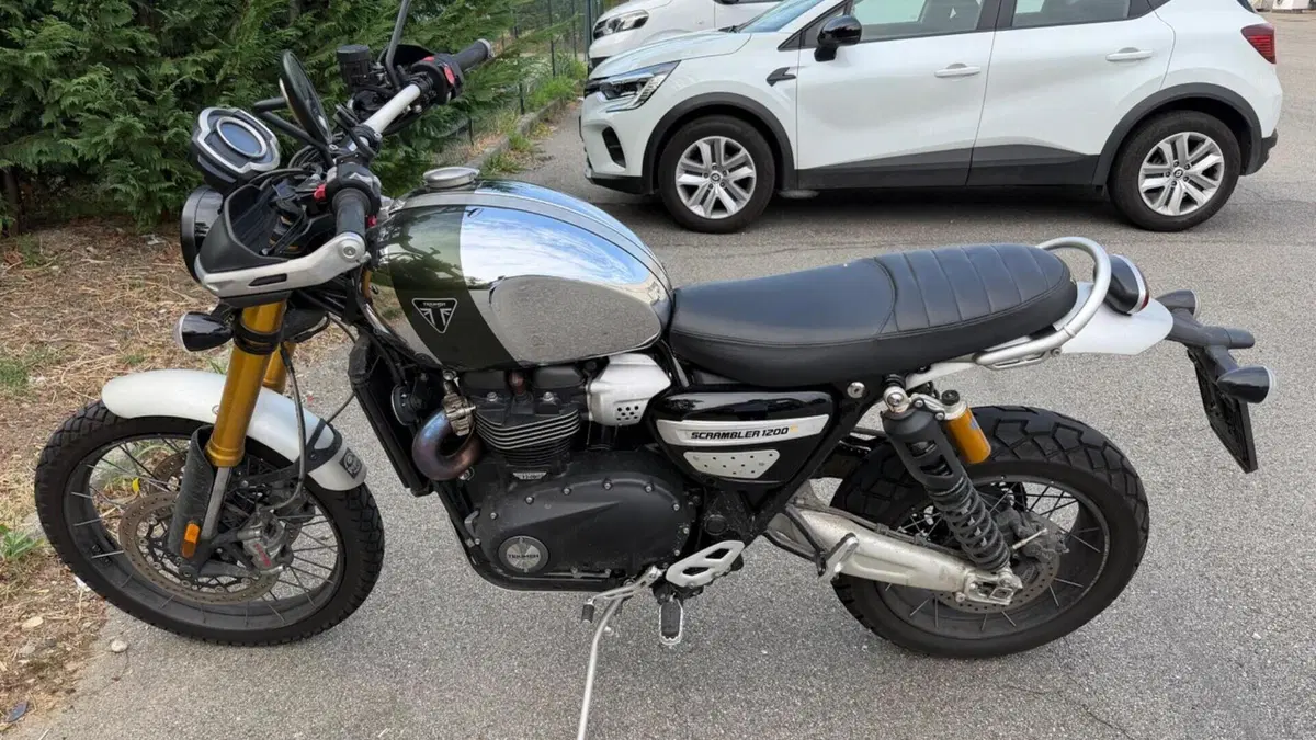 Triumph Scrambler 1200 XE Chrome Edition (2023)  (3)