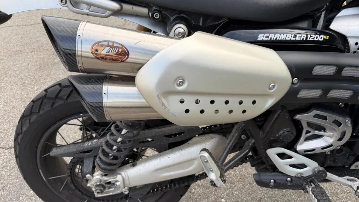 Triumph Scrambler 1200 XE Chrome Edition (2023)  (5)
