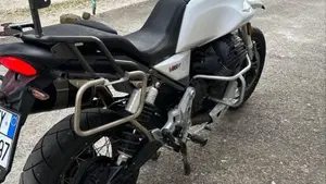 Moto Guzzi V85 TT (2021 - 23)  (4)