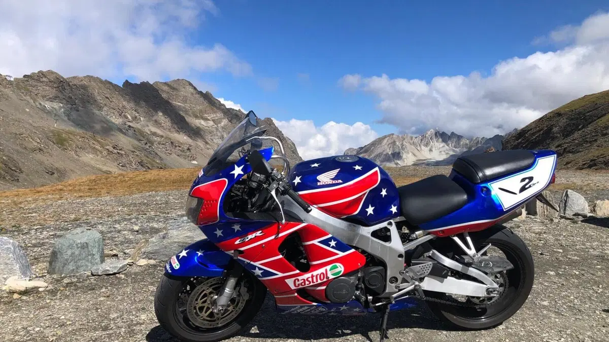 Honda CBR 900 RR (1998 - 99)  (8)