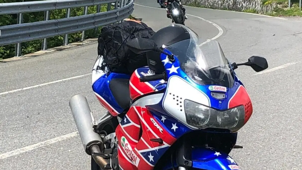 Honda CBR 900 RR (1998 - 99)  (9)