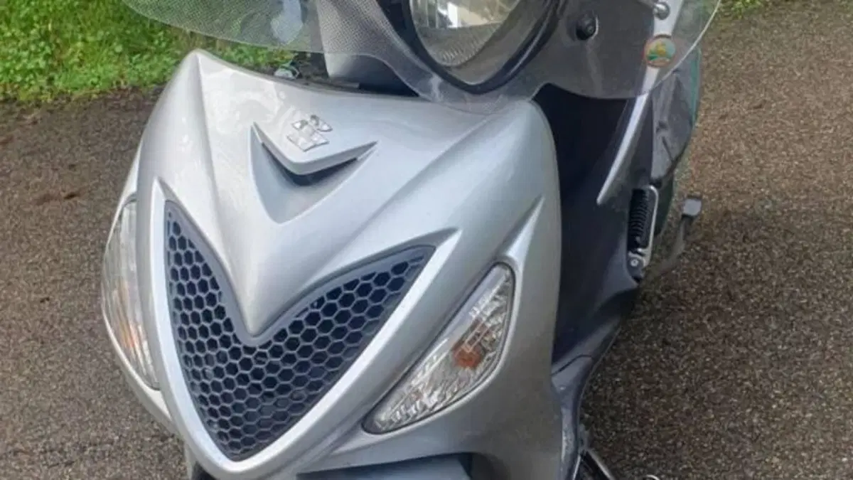 Suzuki SIXteen 150 (2007 - 14)  (2)