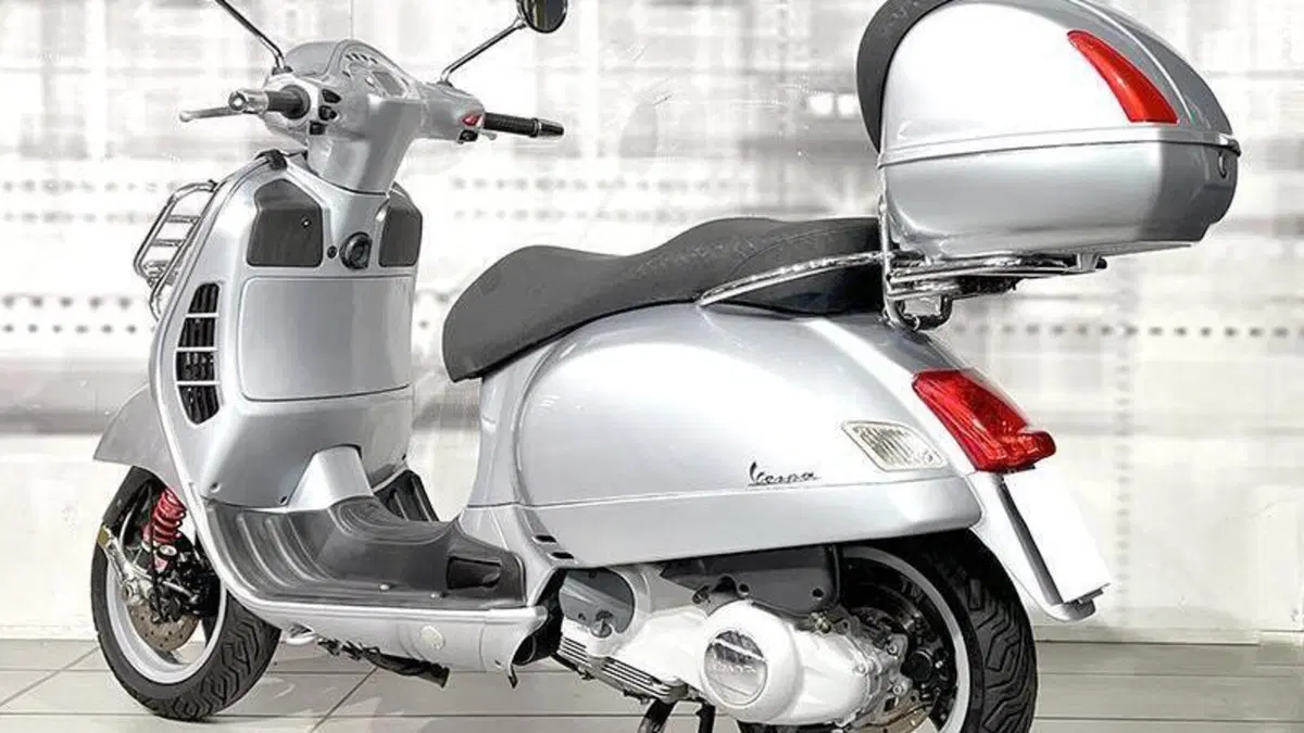 Vespa GTS 250 i.e.  (2)