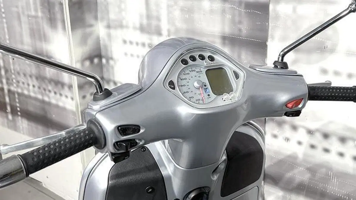 Vespa GTS 250 i.e.  (6)