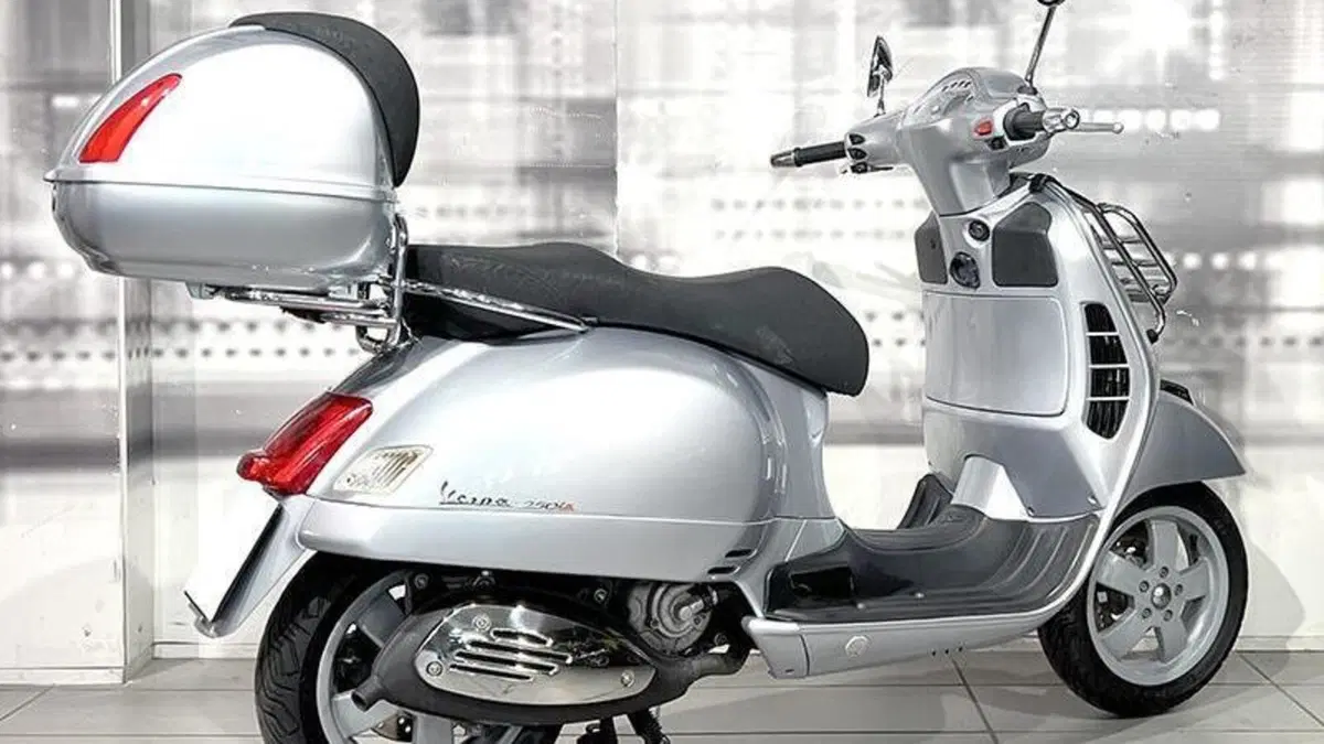 Vespa GTS 250 i.e.  (8)
