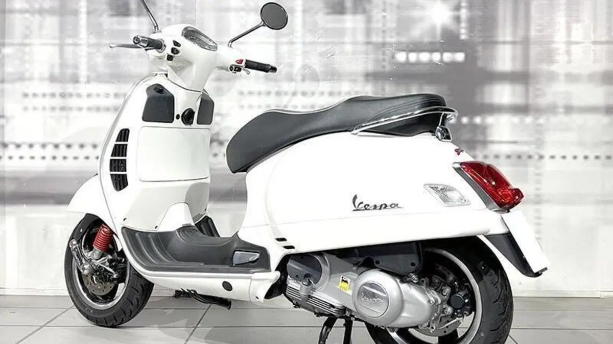 Vespa GTS 300 Super ABS (2014 - 16)  (2)