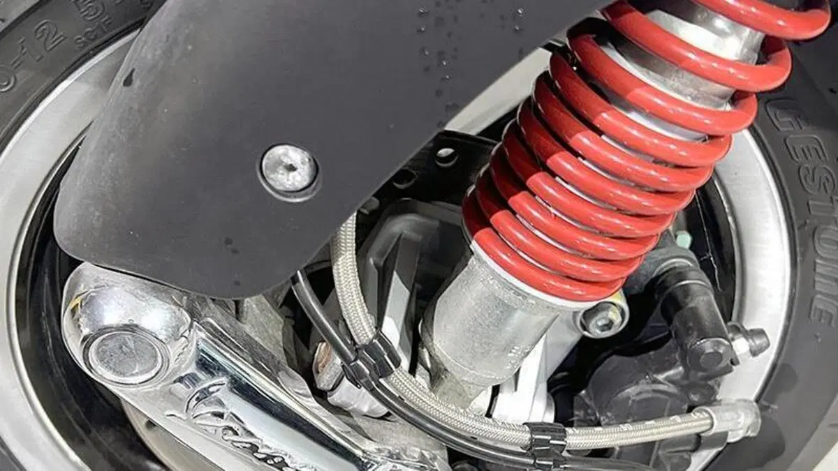 Vespa GTS 300 Super ABS (2014 - 16)  (5)
