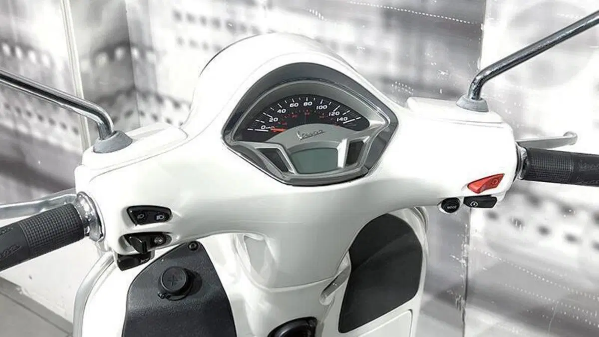 Vespa GTS 300 Super ABS (2014 - 16)  (6)