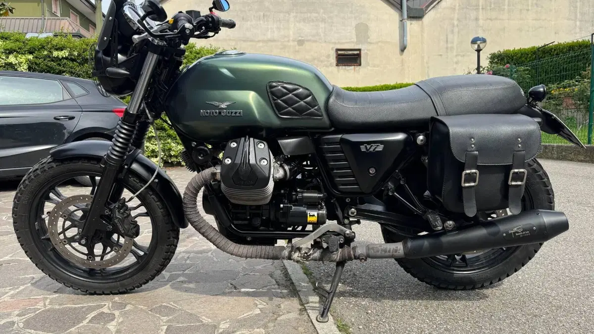 Moto Guzzi V7 Stone (2012 - 15)  (3)