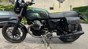Moto Guzzi V7 Stone (2012 - 15)  (3)
